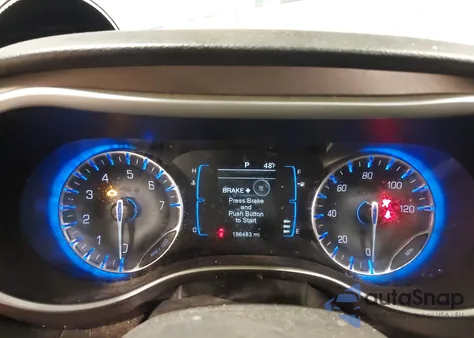 2017 Chrysler Pacifica Touring z USA, uszkodzony, nr VIN 2C4RC1DG5HR676229